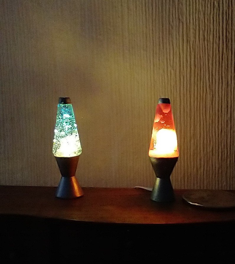 1:12 Dollhouse miniature retro lava lamp Battery operated LED table lamp MCM style with external wires - blue glitter