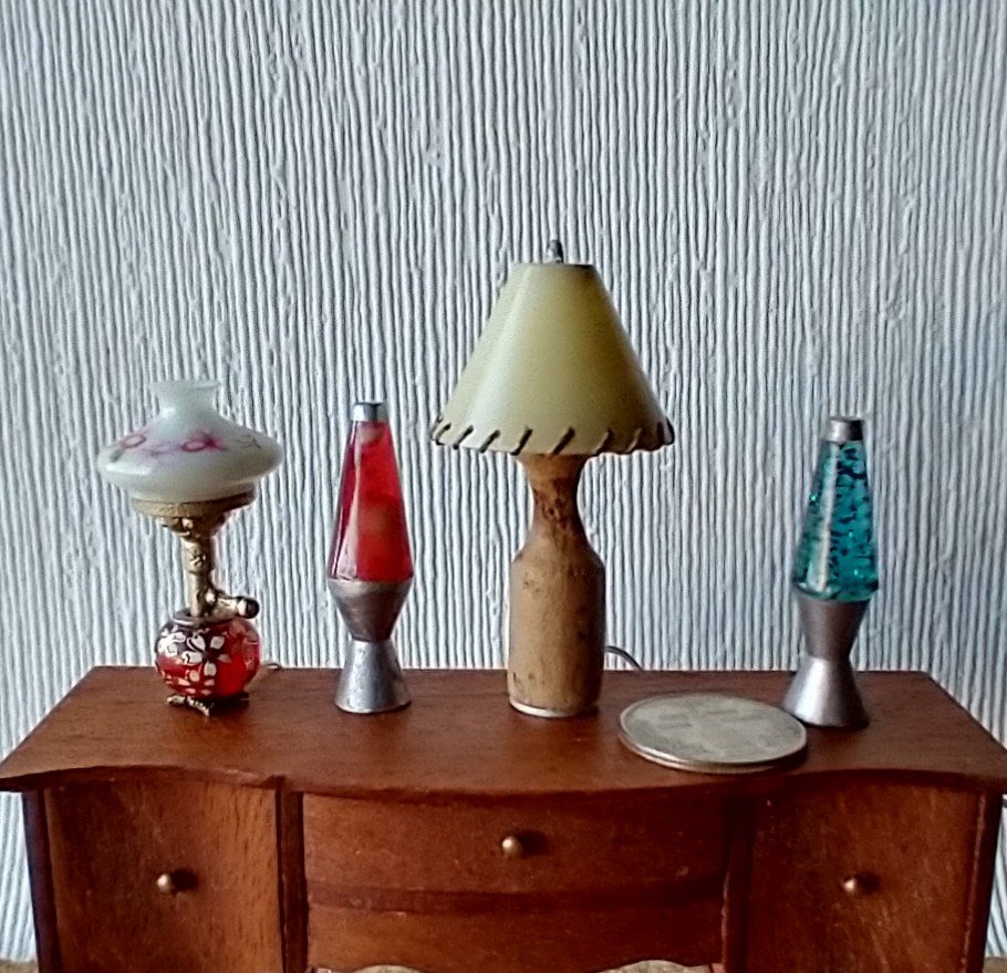 1:12 Dollhouse miniature retro lava lamp Battery operated LED table lamp MCM style with external wires - red resin