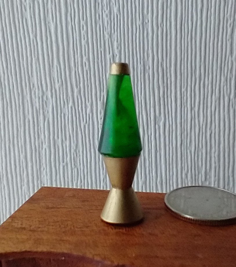 1:12 Dollhouse miniature Handcrafted retro lava lamp Battery operated LED table lamp MCM style with external wires - green resin