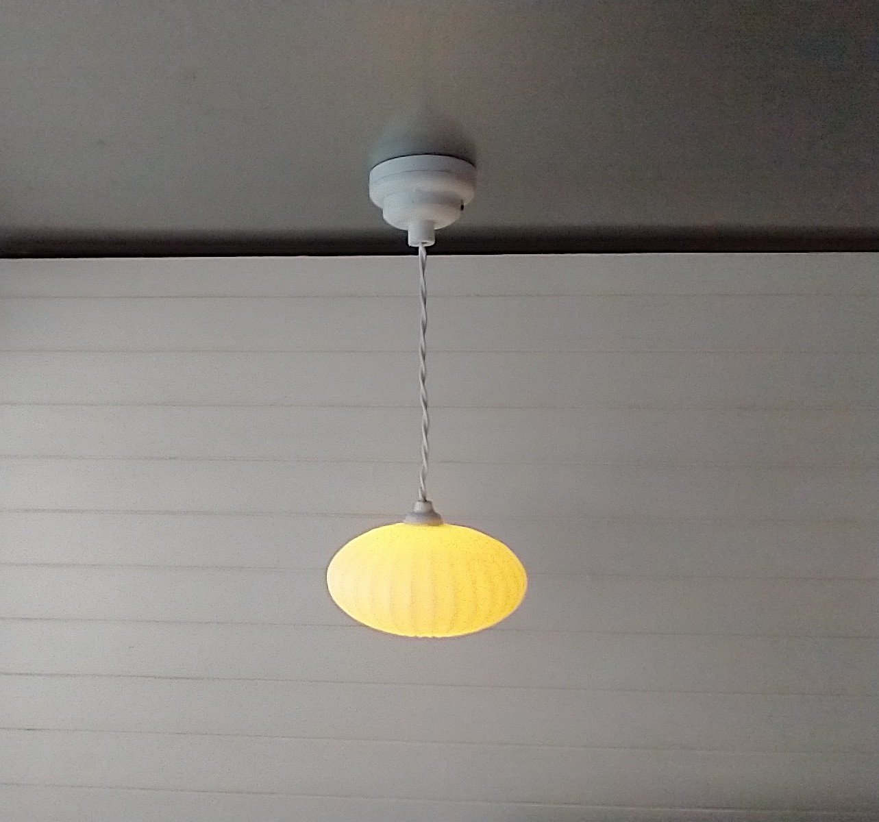 1:12 dollhouse miniature white flat round pendant light with ridges Battery operated mid-century inspired ceiling light MCM styled light