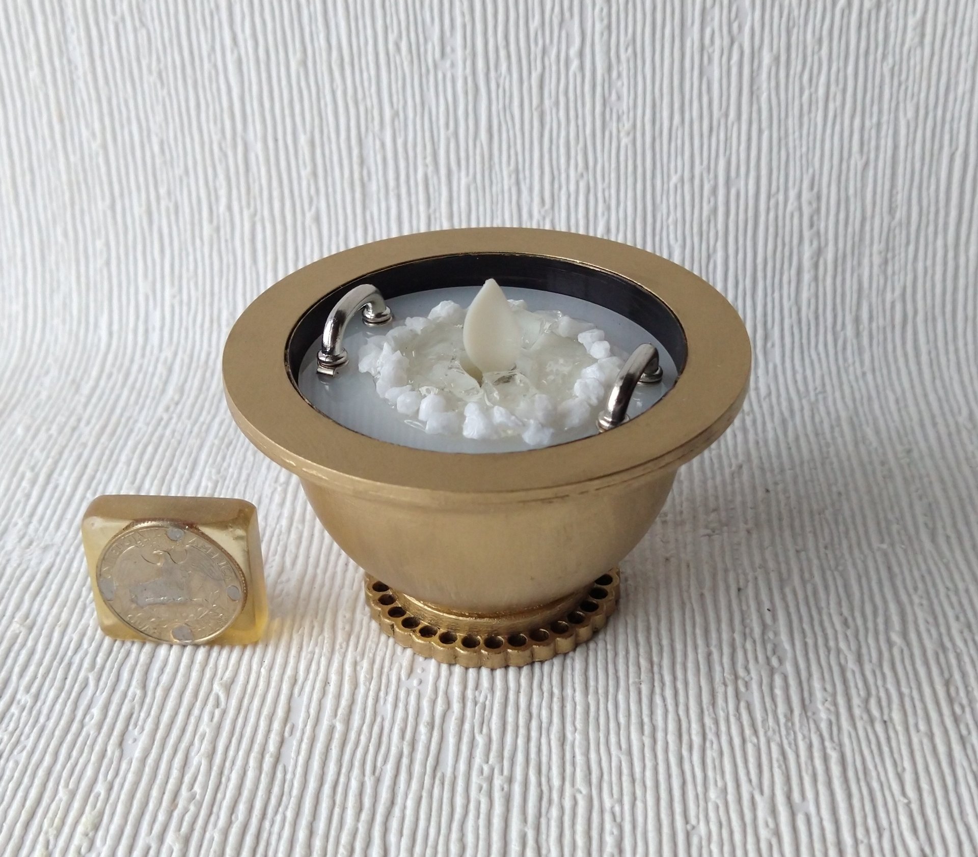 1:12 Dollhouse miniature modern style golden fire pit Battery operated faux metal fire bowl with moving flame