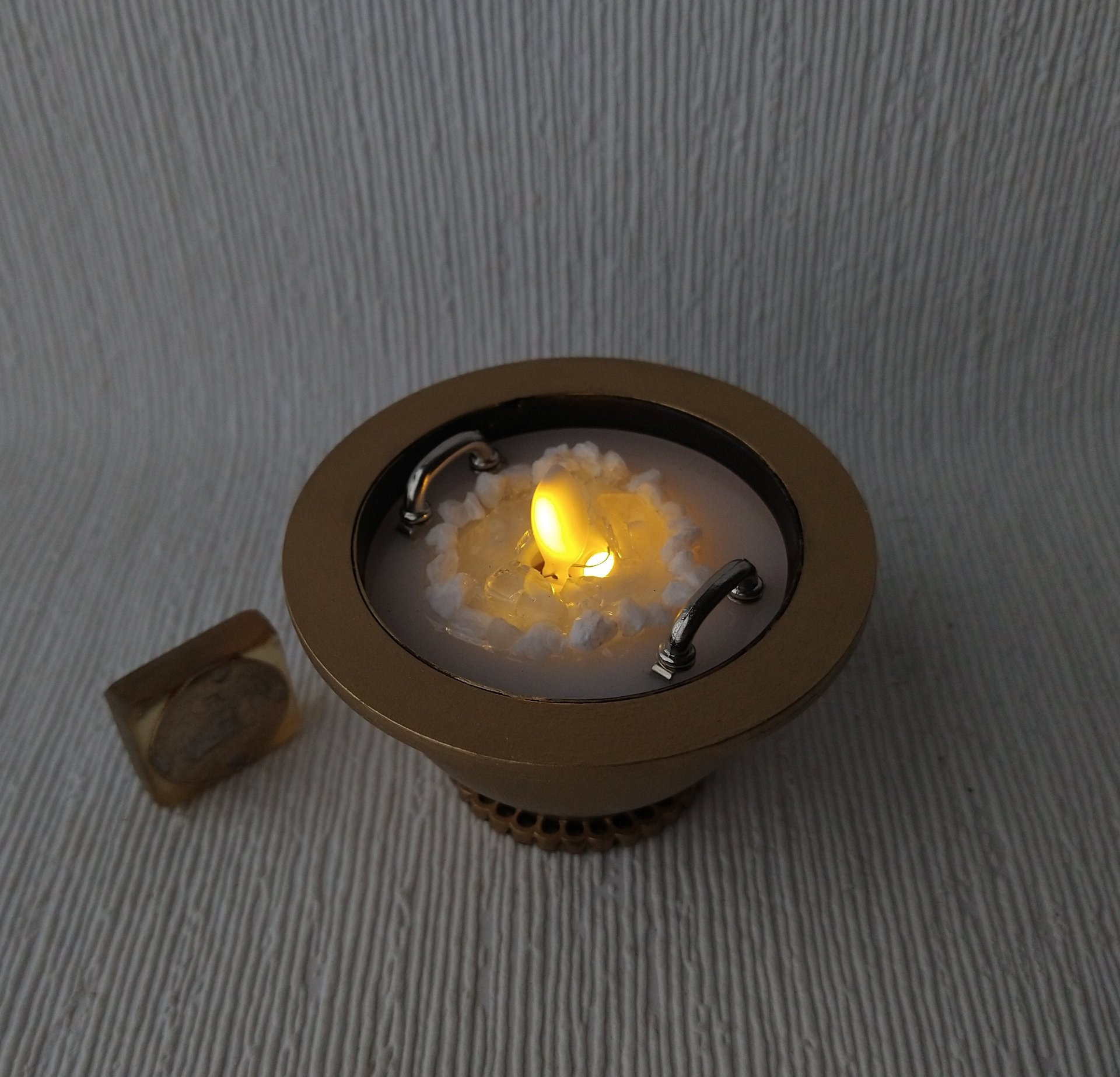 1:12 Dollhouse miniature modern style golden fire pit Battery operated faux metal fire bowl with moving flame
