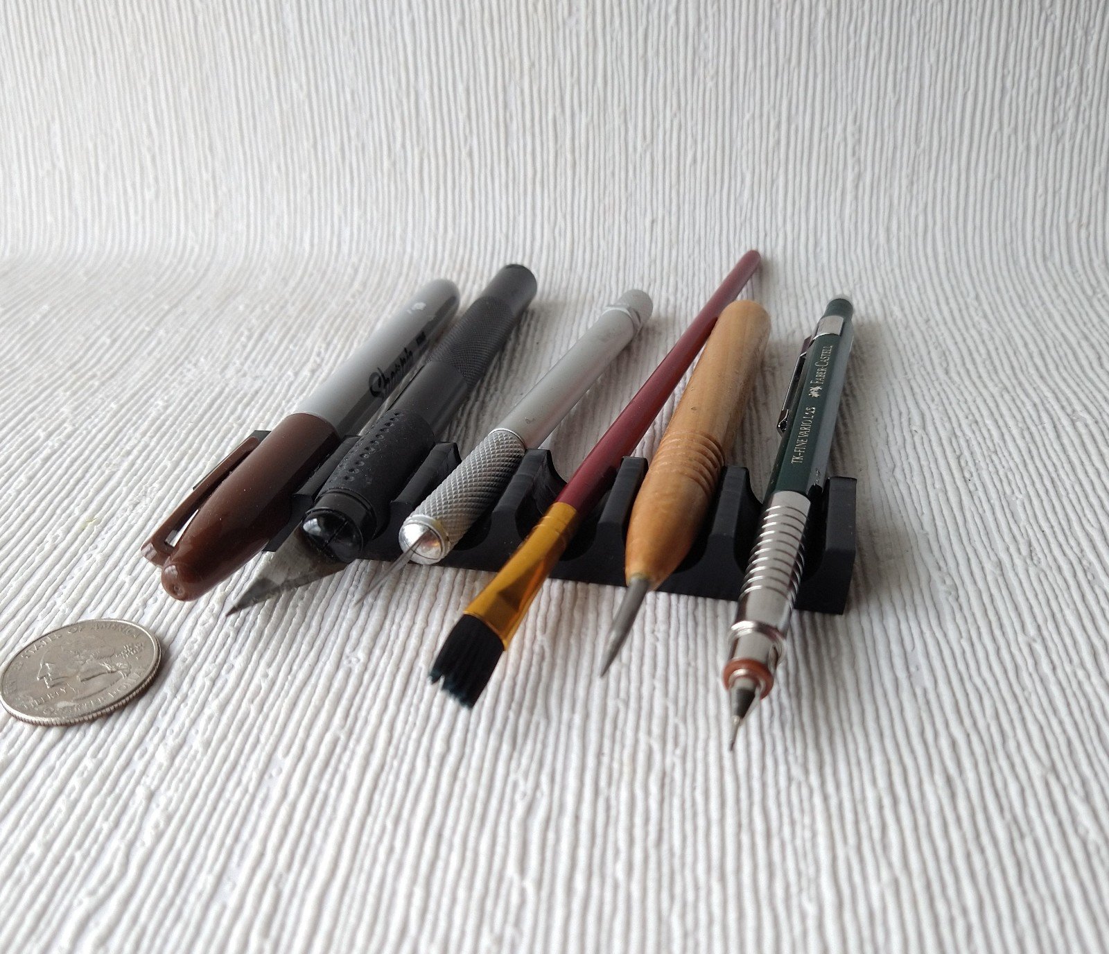 Pen rest or paint brush rest for miniaturists or hobbyists or modellers Current introductory price valid thru 2021 April 30 REF High gloss black