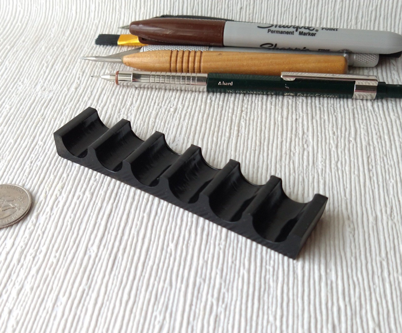 Pen rest or paint brush rest for miniaturists or hobbyists or modellers Current introductory price valid thru 2021 April 30 REF High gloss black