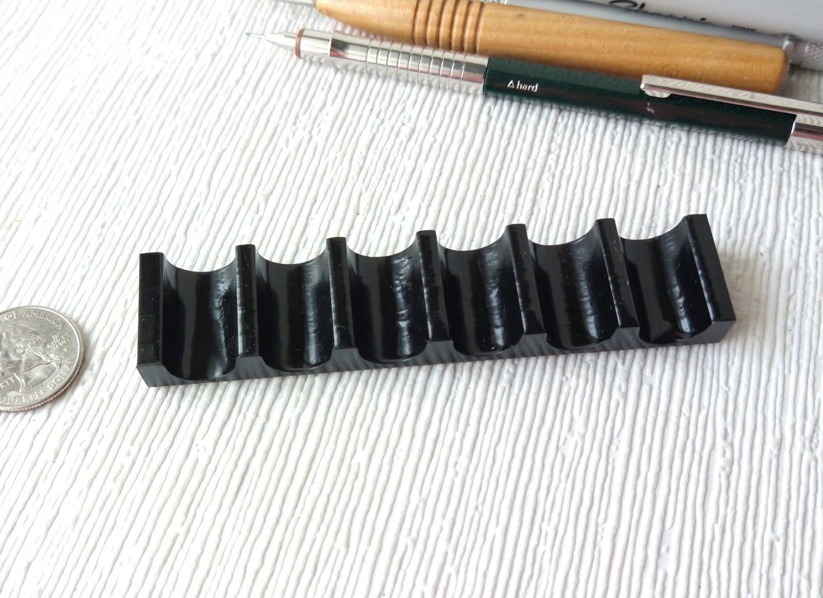 Pen rest or paint brush rest for miniaturists or hobbyists or modellers Current introductory price valid thru 2021 April 30 REF High gloss black