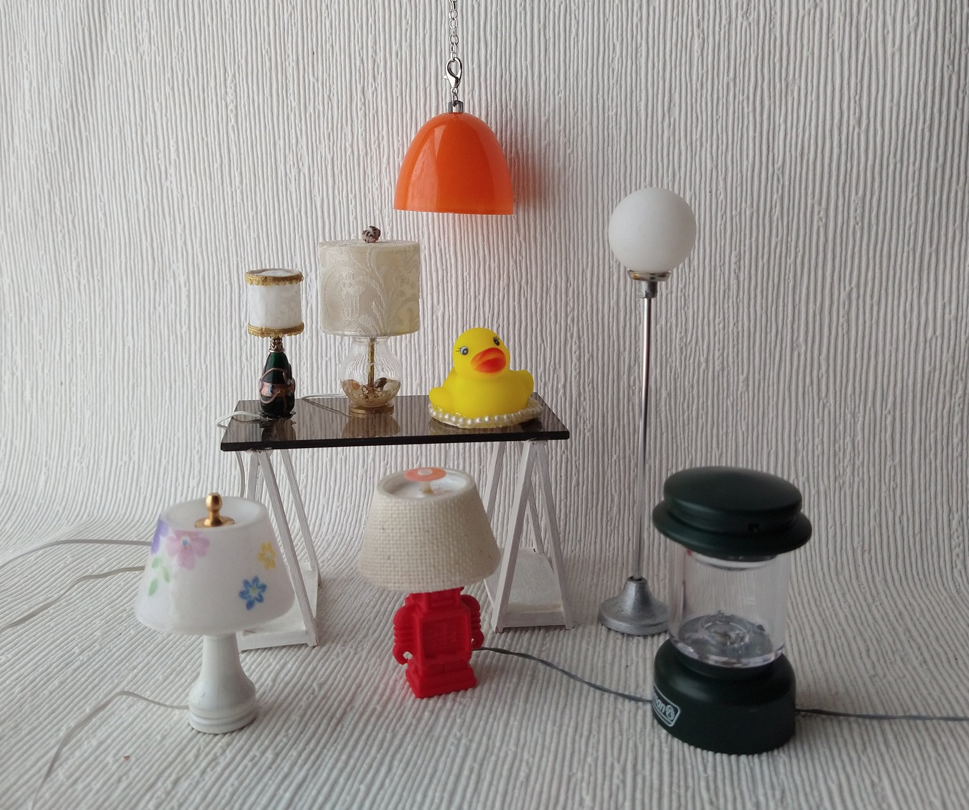 1:12 Dollhouse battery operated table lamp with seashells in glass vase and a seashell finial