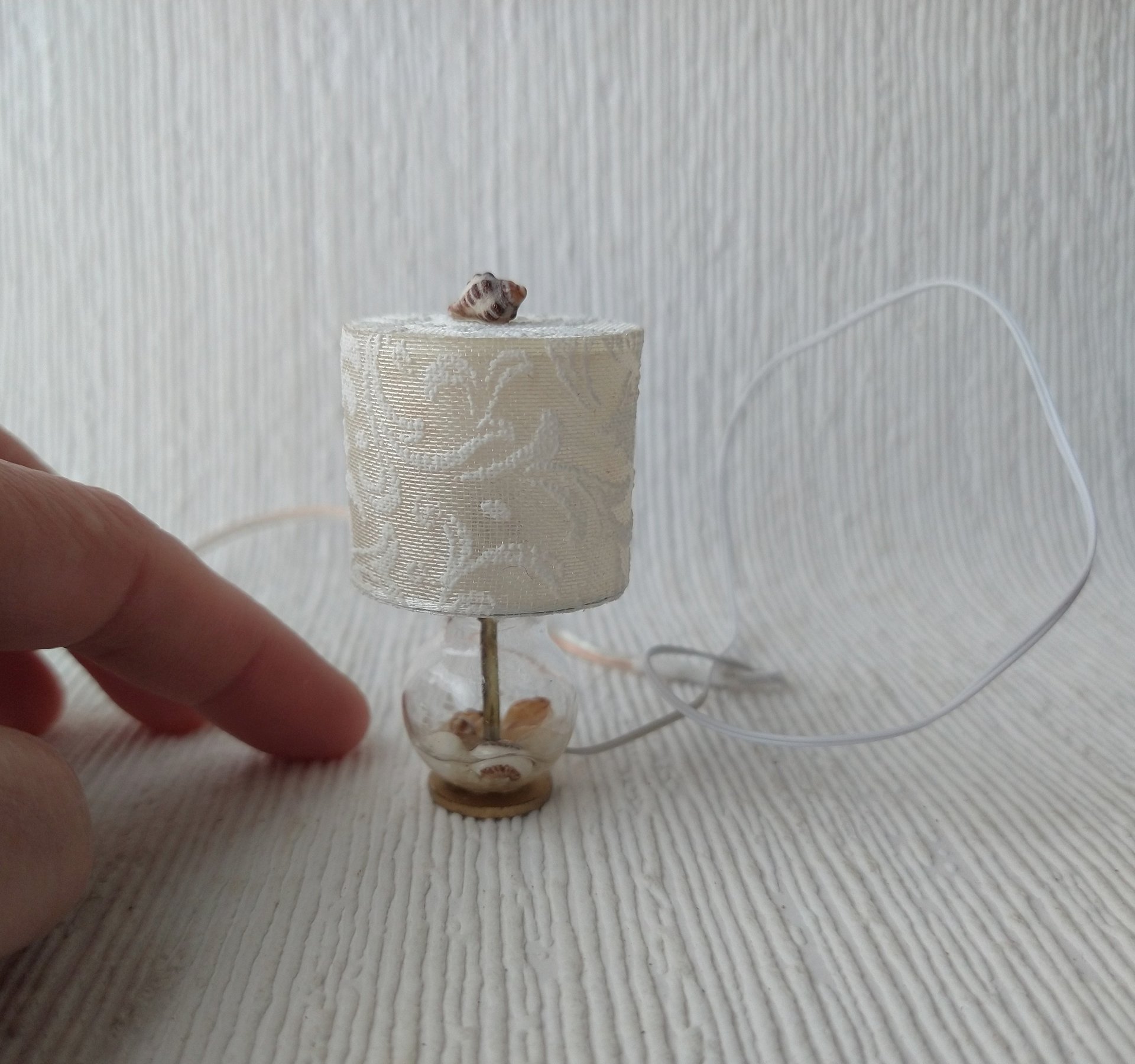 1:12 Dollhouse battery operated table lamp with seashells in glass vase and a seashell finial