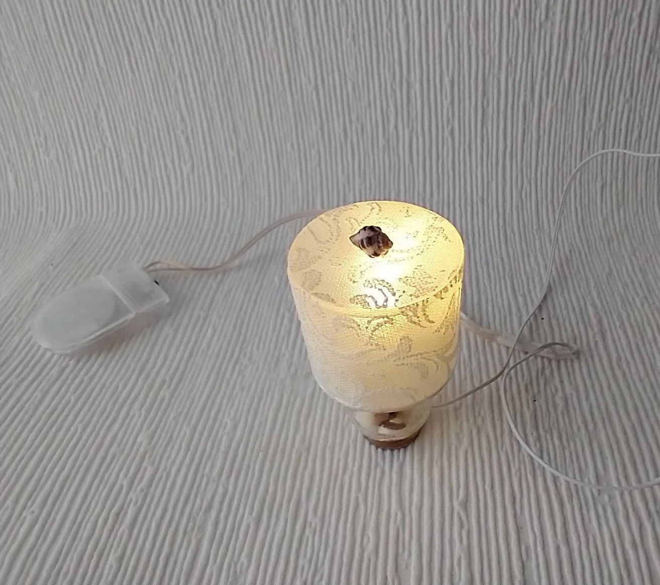1:12 Dollhouse battery operated table lamp with seashells in glass vase and a seashell finial
