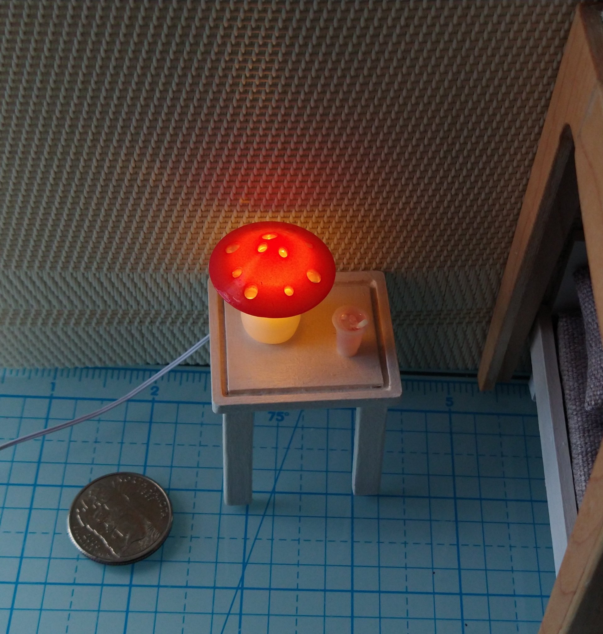 1:12 Dollhouse battery operated toadstool table lamp Kids lamp Novelty lamp Red mushroom lamp