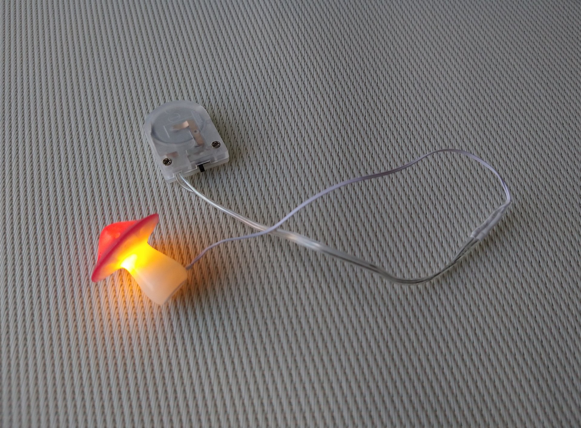 1:12 Dollhouse battery operated toadstool table lamp Kids lamp Novelty lamp Red mushroom lamp