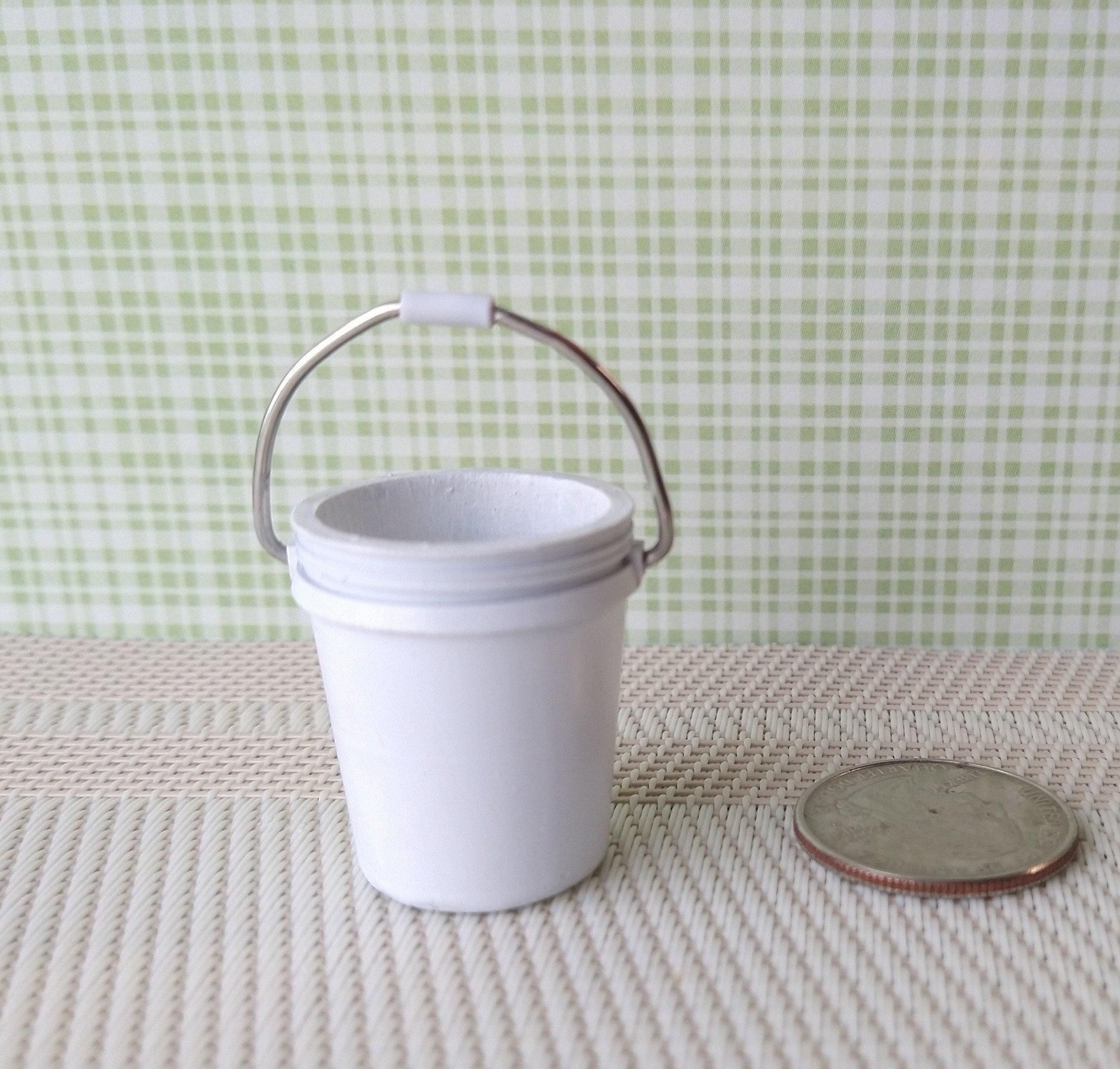 1:12 Dollhouse miniature all-purpose bucket equivalent to home center 5-gallon plastic bucket REF White