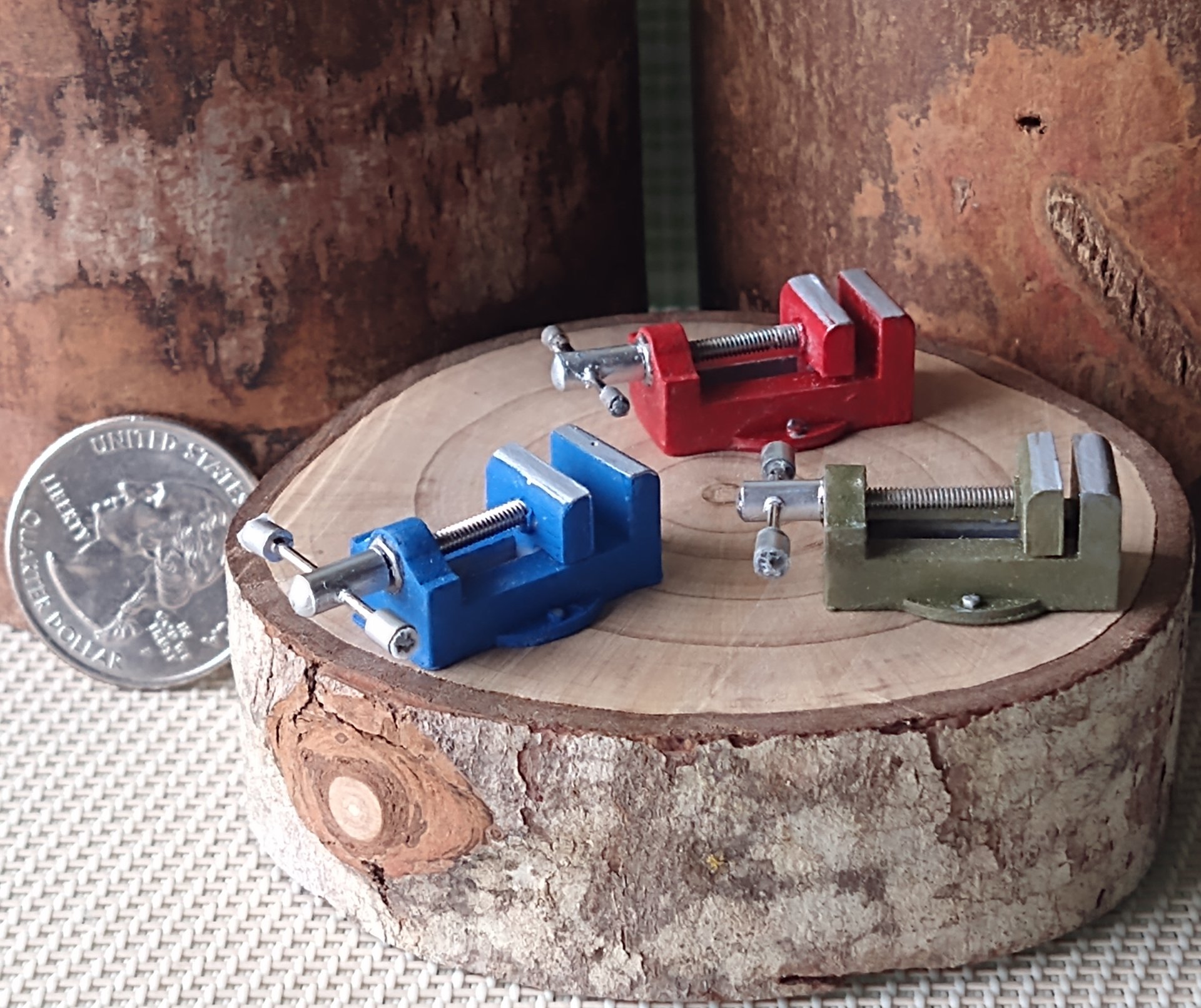 1:12 Dollhouse miniature vise Faux cast iron bench vise Drill press vise Woodworking vise for mini garage workshop REF Green