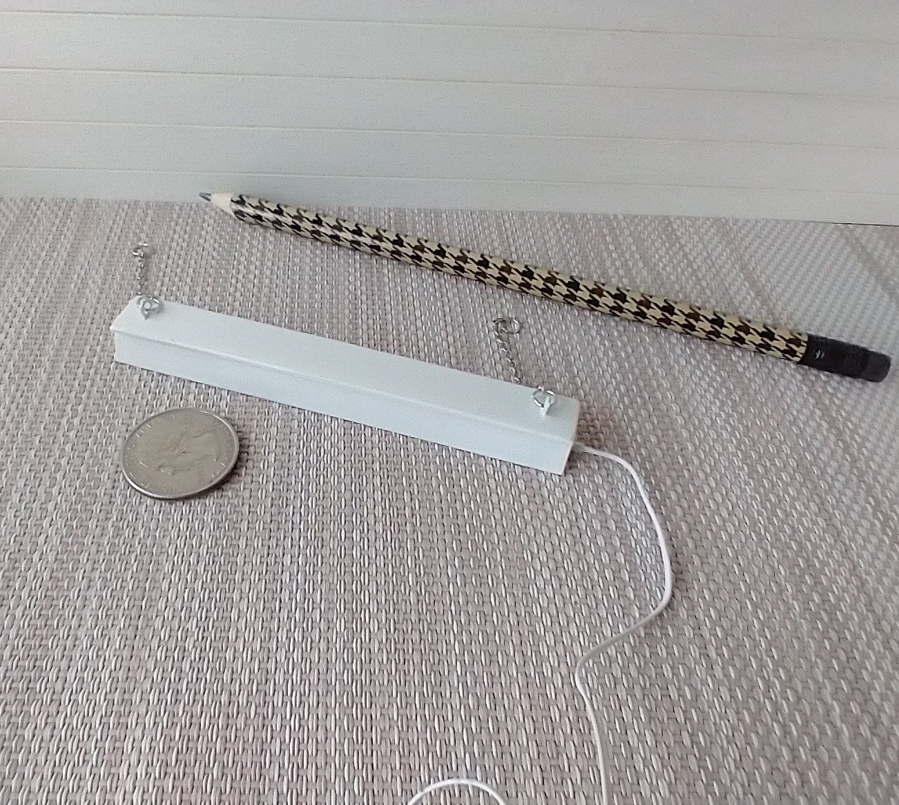 1:12 Dollhouse shop ceiling light Battery operated workshop light with extra long wires