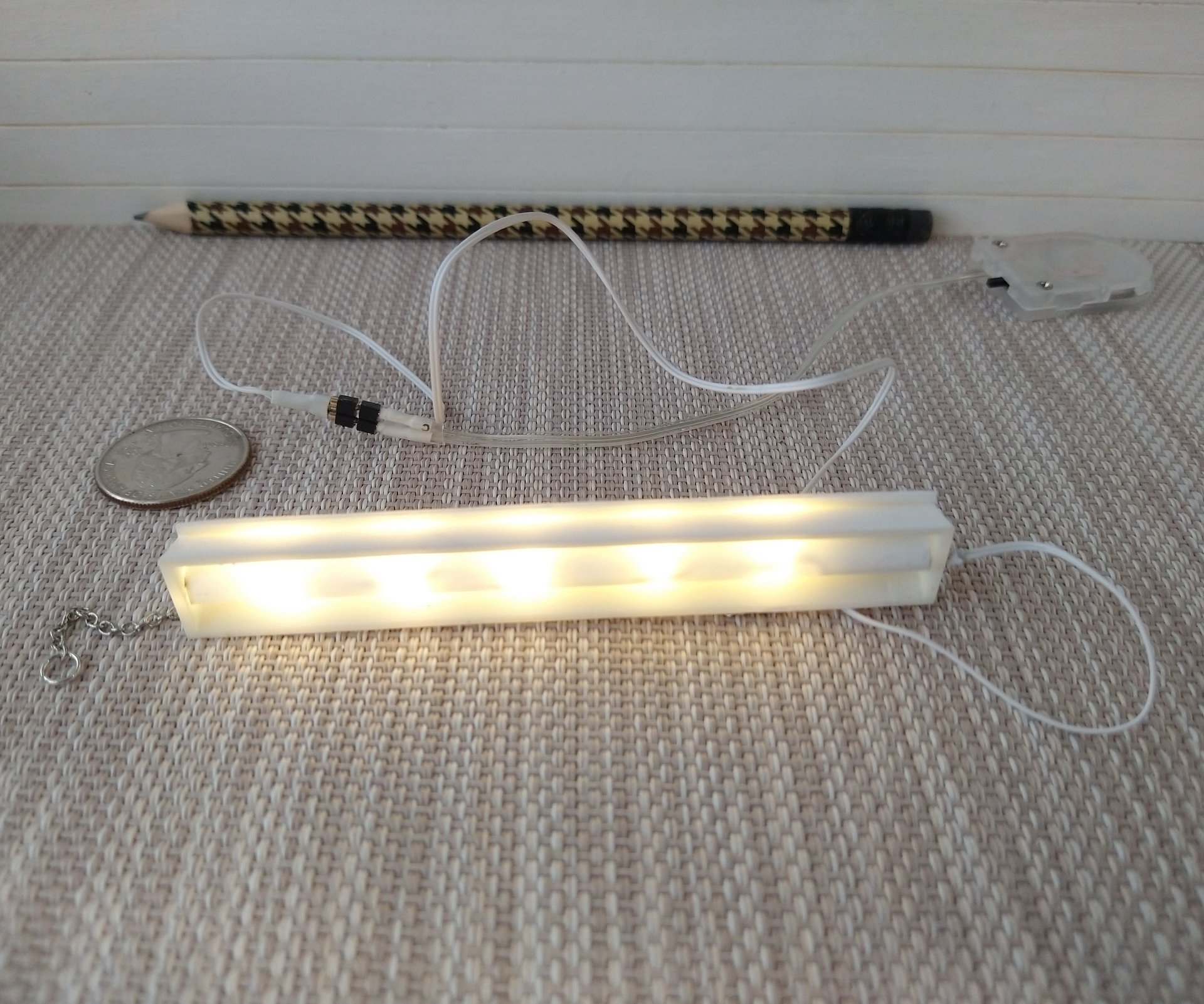 1:12 Dollhouse shop ceiling light Battery operated workshop light with extra long wires