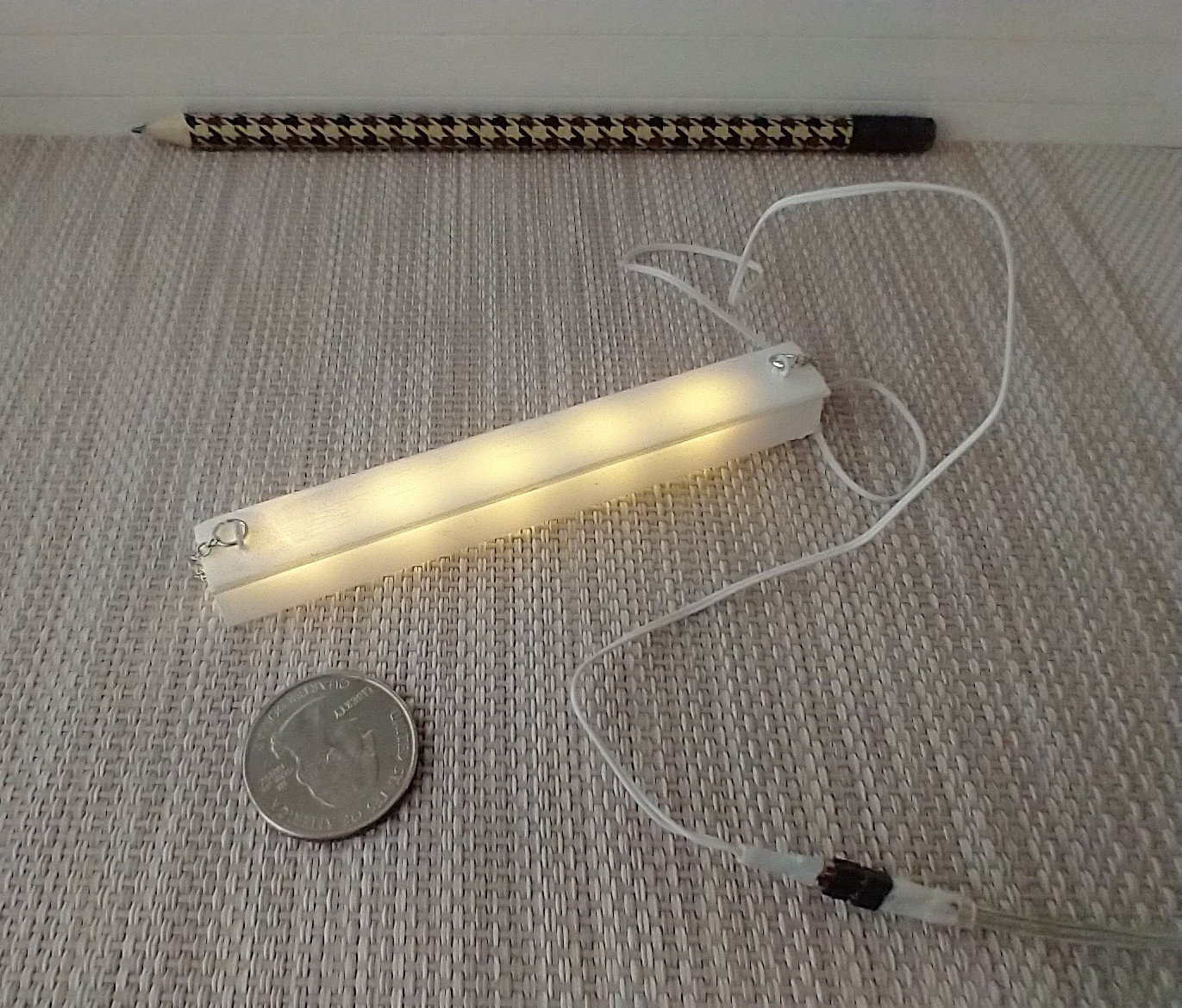 1:12 Dollhouse shop ceiling light Battery operated workshop light with extra long wires