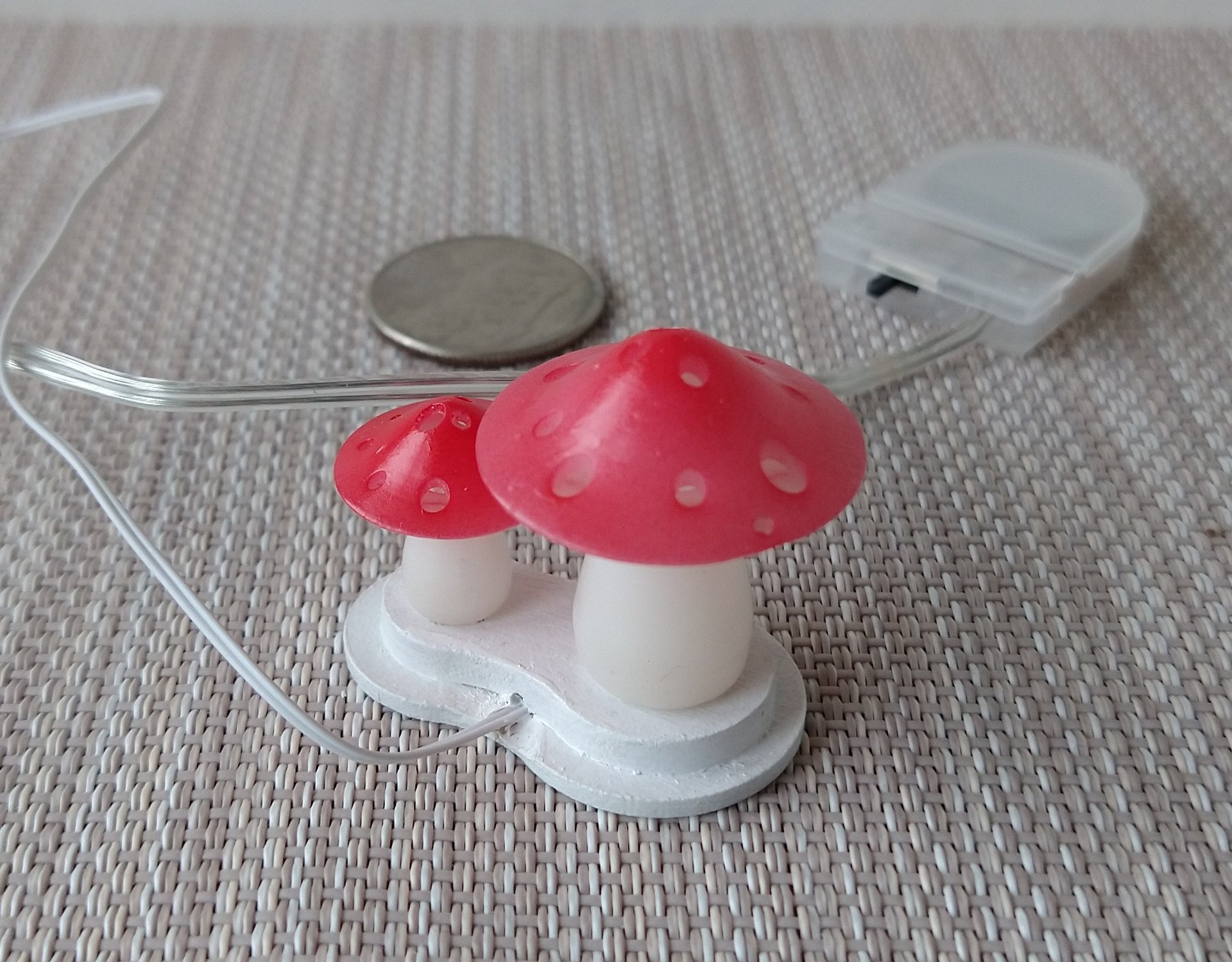 1:12 Dollhouse battery operated Mom and child toadstools table lamp Kids lamp Novelty lamp Red mushrooms lamp