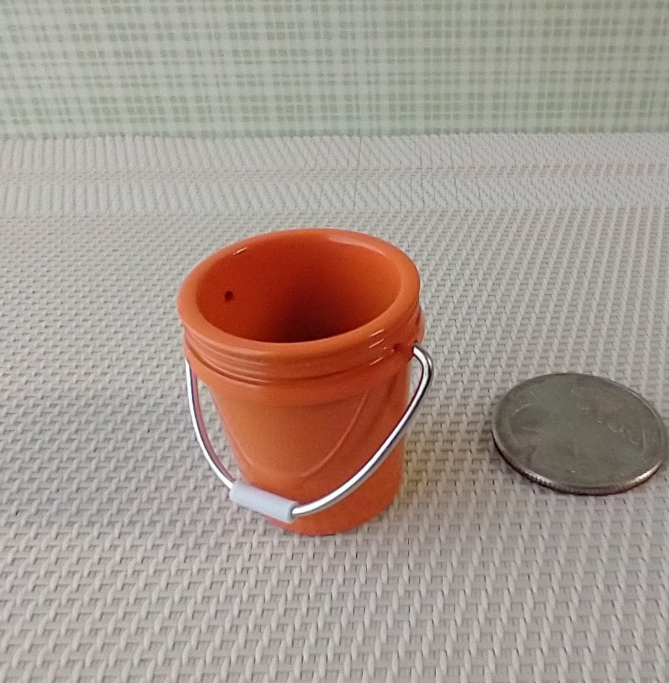 1:12 Dollhouse miniature all-purpose bucket equivalent to home center 5-gallon plastic bucket REF Orange