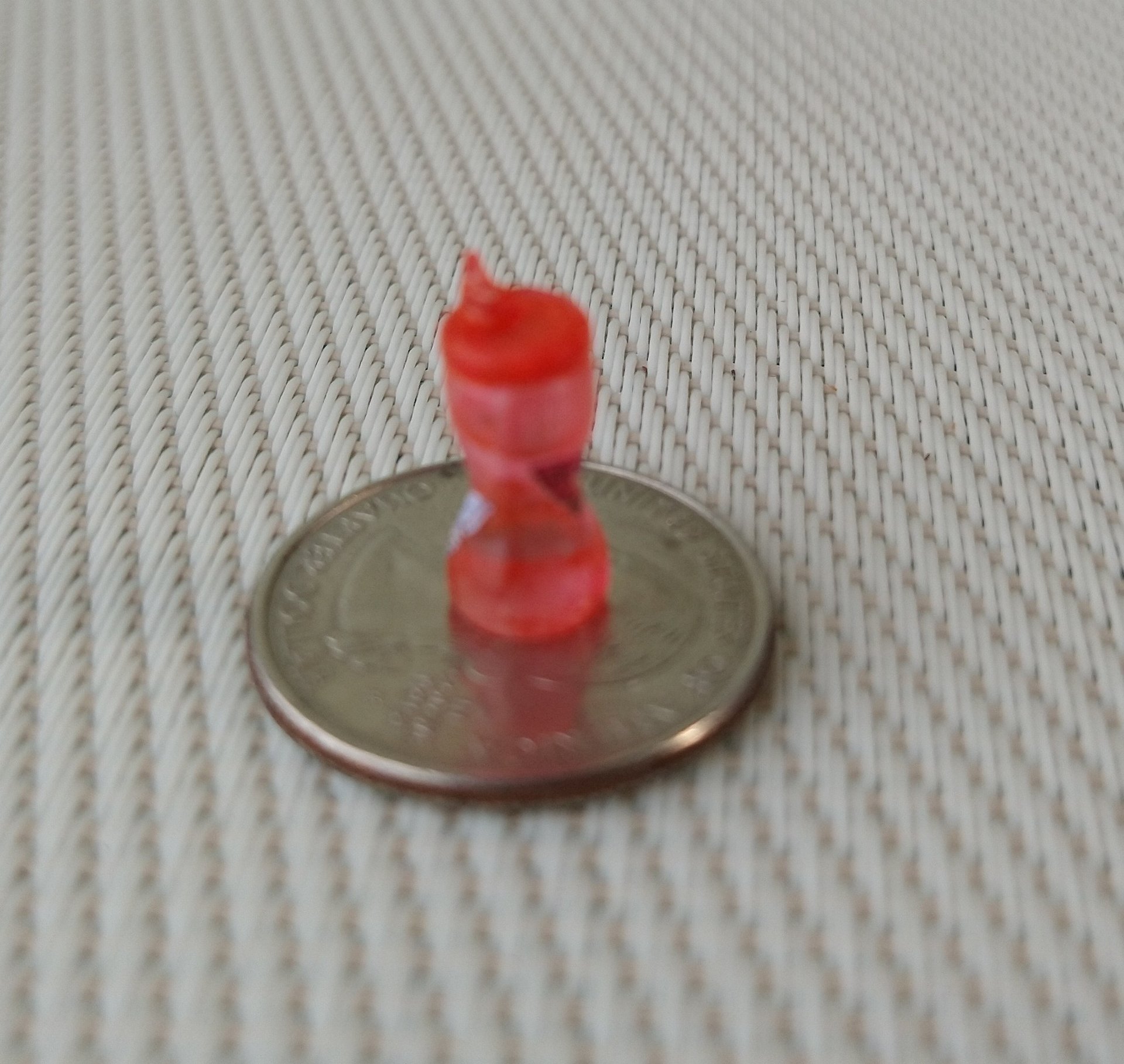 1:12 Dollhouse miniature sippy cup with yellow lid REF pink