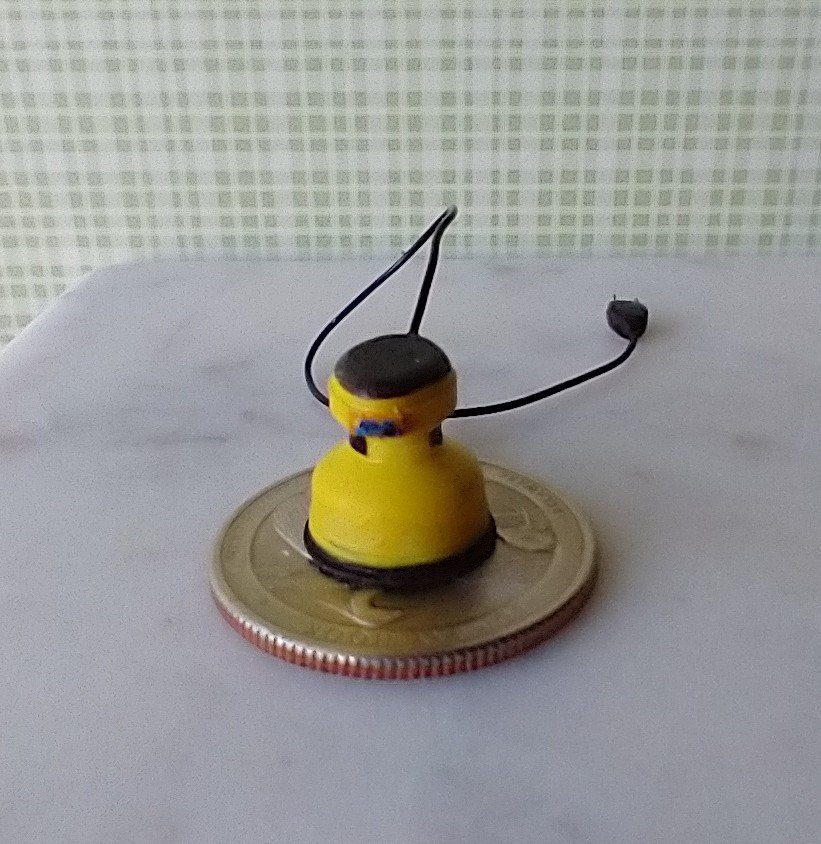 1:12 dollhouse miniature orbit sander Corded electric handheld palm sander (non-working) REF yellow