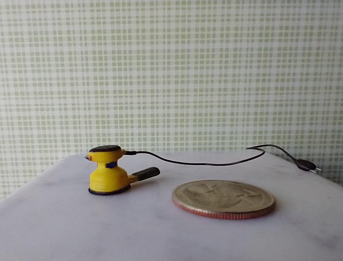 1:12 dollhouse miniature orbit sander Corded electric handheld palm sander (non-working) REF yellow
