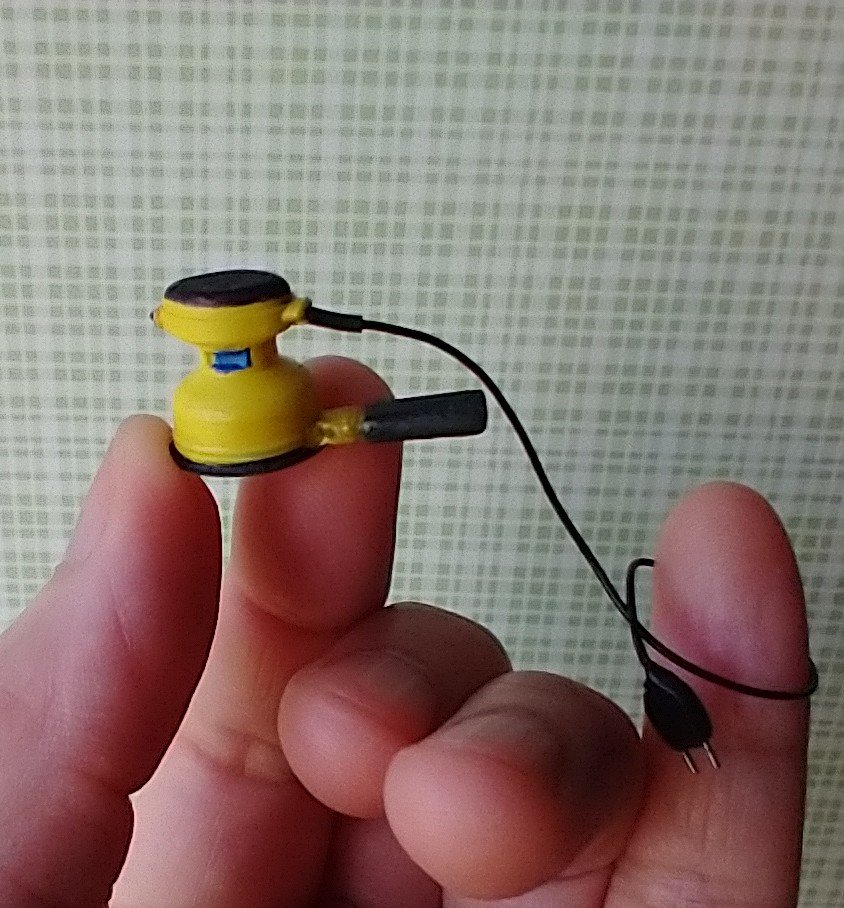 1:12 dollhouse miniature orbit sander Corded electric handheld palm sander (non-working) REF yellow