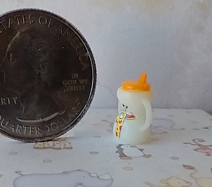 1:12 Dollhouse miniature sippy cup with easy grip handles giraffe and hearts decals REF Orange lid
