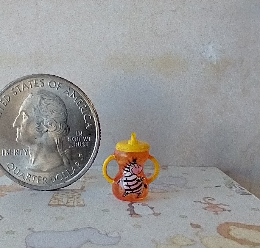 1:12 Dollhouse miniature sippy cup with easy grip handles zebra and giraffe decals REF yellow lid