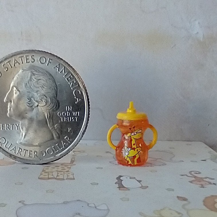 1:12 Dollhouse miniature sippy cup with easy grip handles zebra and giraffe decals REF yellow lid