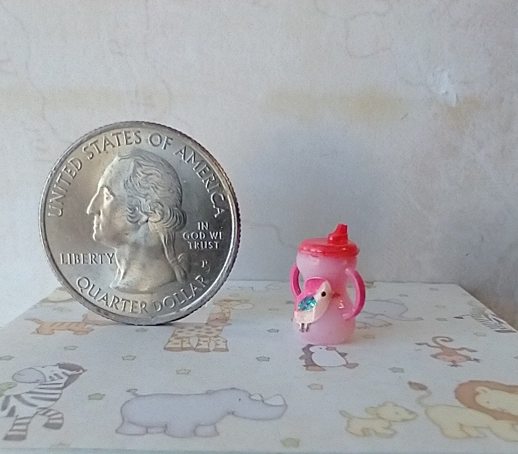 1:12 Dollhouse miniature sippy cup with easy grip handles pink bird REF Deep pink lid