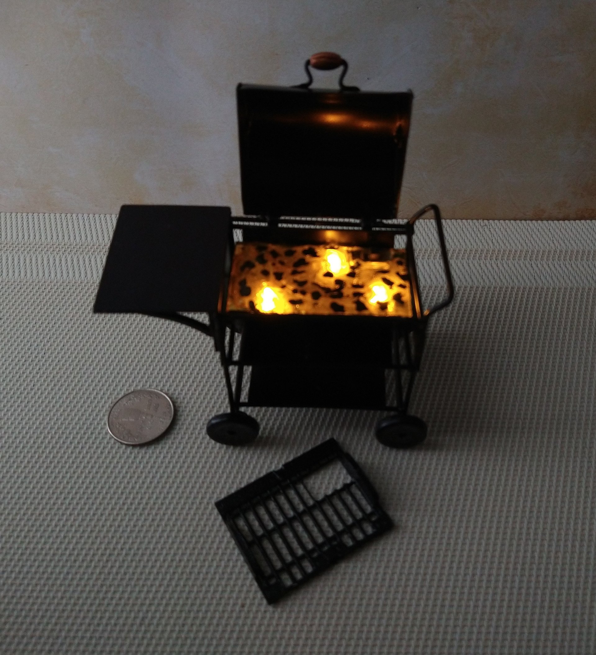 1:12 Dollhouse BBQ grill (metal) with battery operated charcoal glowing / flickering insert Upgraded grate and enlarged surface / service area for grilled goodies