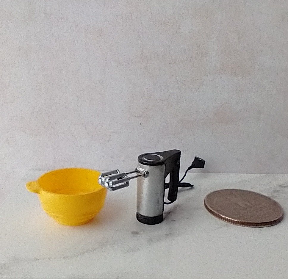 1:12 Dollhouse miniature hand mixer with power cord and plug REF Modern silver n black