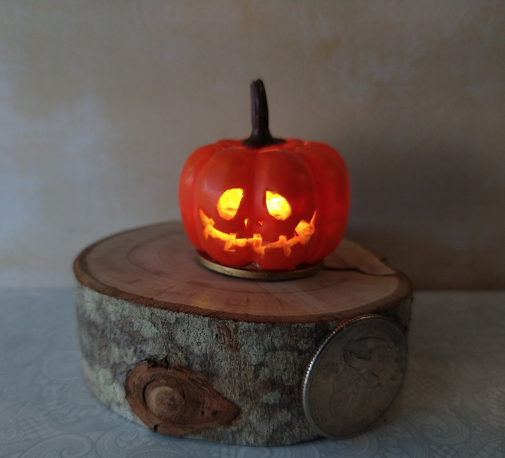 Battery operated miniature light up Jack-O-Lantern Pumpkin LED light for Halloween No external wires REF Water drop eyes