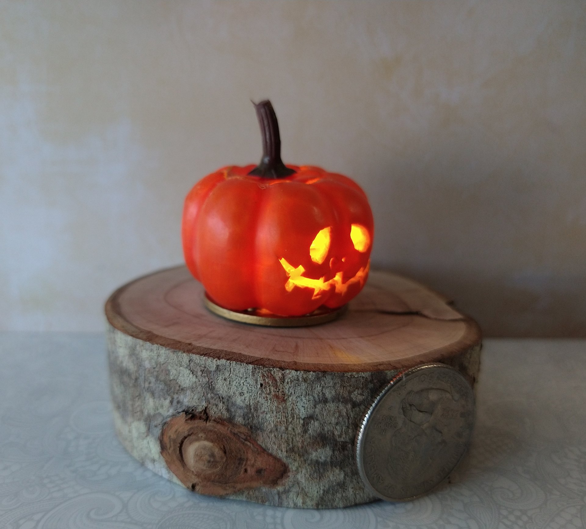 Battery operated miniature light up Jack-O-Lantern Pumpkin LED light for Halloween No external wires REF Water drop eyes