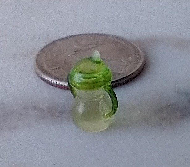 1:12 Dollhouse miniature sippy cup with easy grip handles REF Green