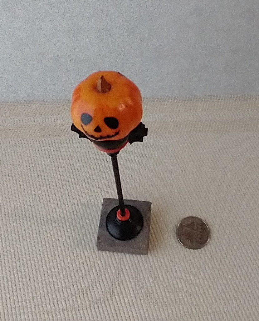 1:12 scale dollhouse pumpkin street lamp with brass post on faux concrete block Halloween decorative floor lamp No external wires REF 2-Faced Jack