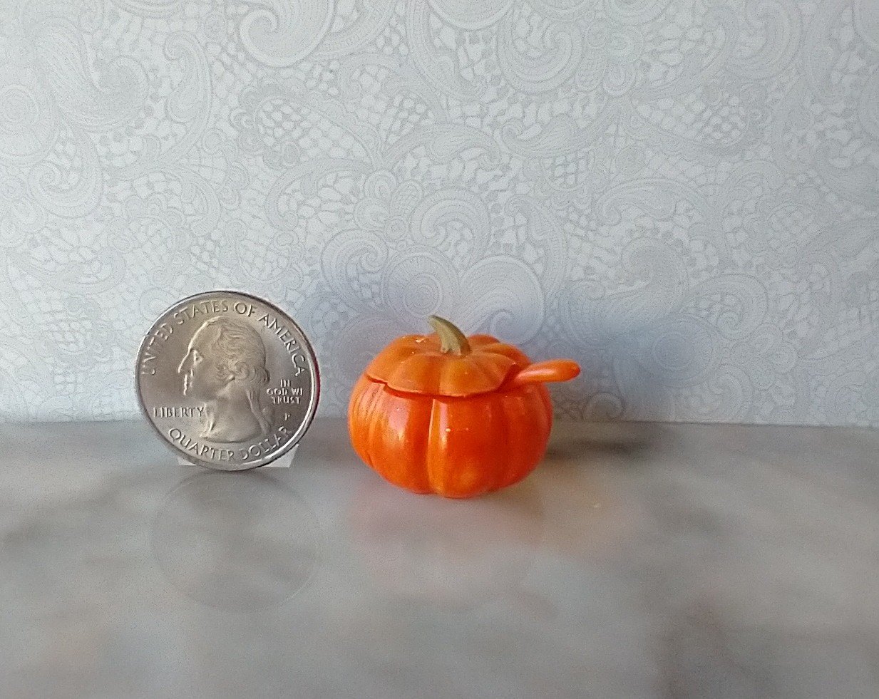 1:12 scale dollhouse pumpkin tureen with lid and ladle for Halloween Thanksgiving Decorative jar as centerpiece for fall decoration REF Orange