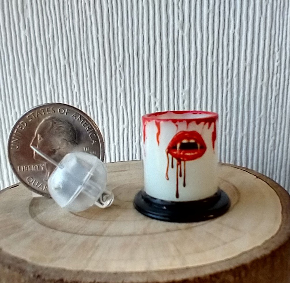 1:12 Dollhouse Halloween battery lighted  candle holder with balloon LED light insert REF Hottie red lips
