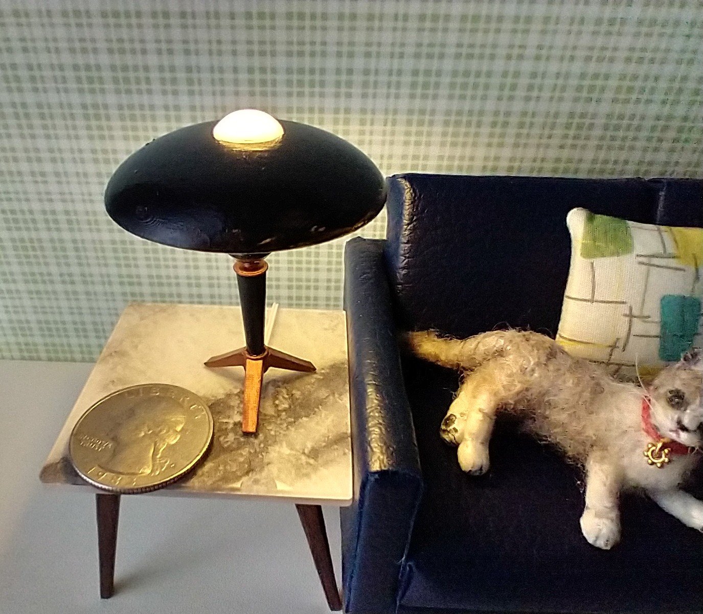 1:12 dollhouse mid-century space age flying saucer table lamp Battery operated MCM light on external wires