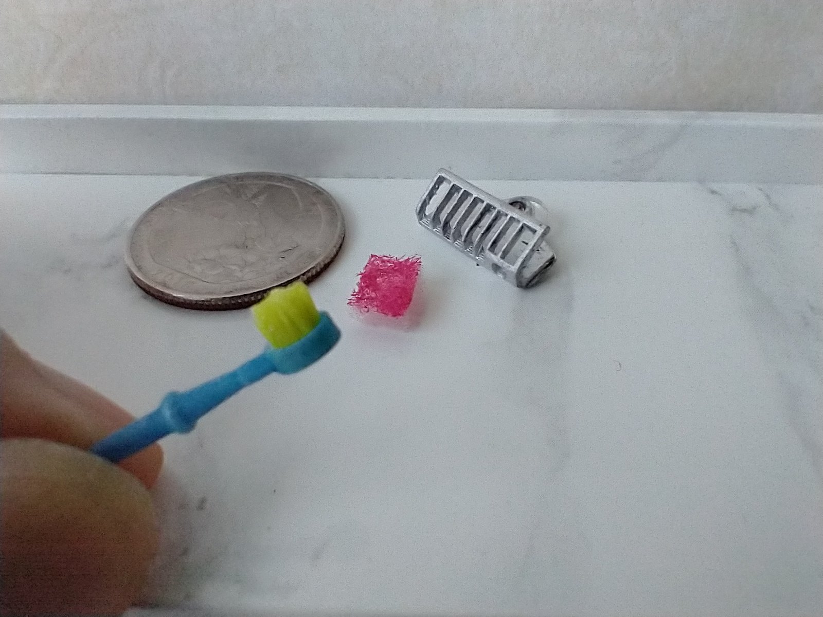 1:12 Dollhouse kitchen brush with handle REF Blue handle