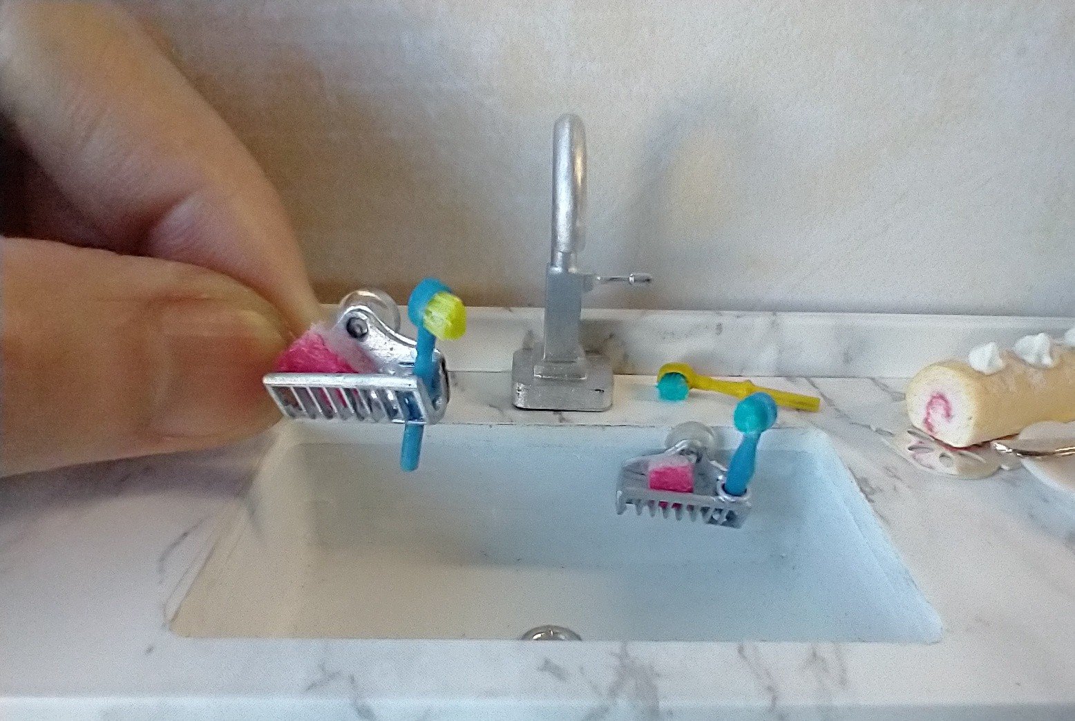 1:12 Dollhouse kitchen sink sponge holder with faux suction cup comes with one pink sponge Brush sold separately