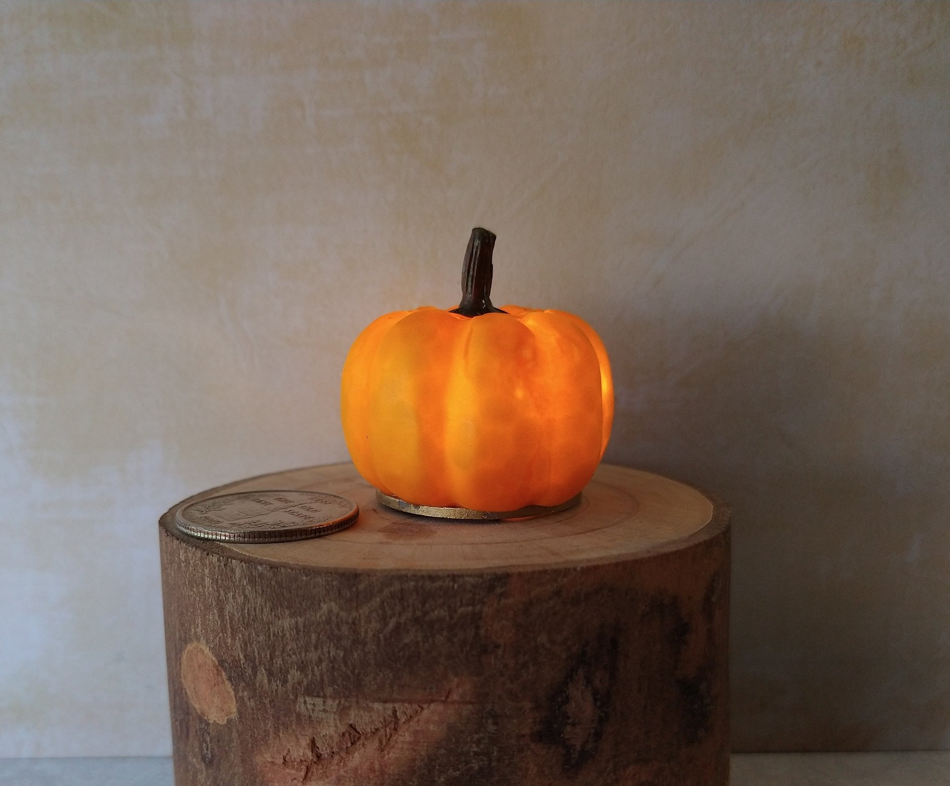Battery operated miniature light up Jack-O-Lantern Pumpkin LED light for Halloween No external wires REF Triangle eyes