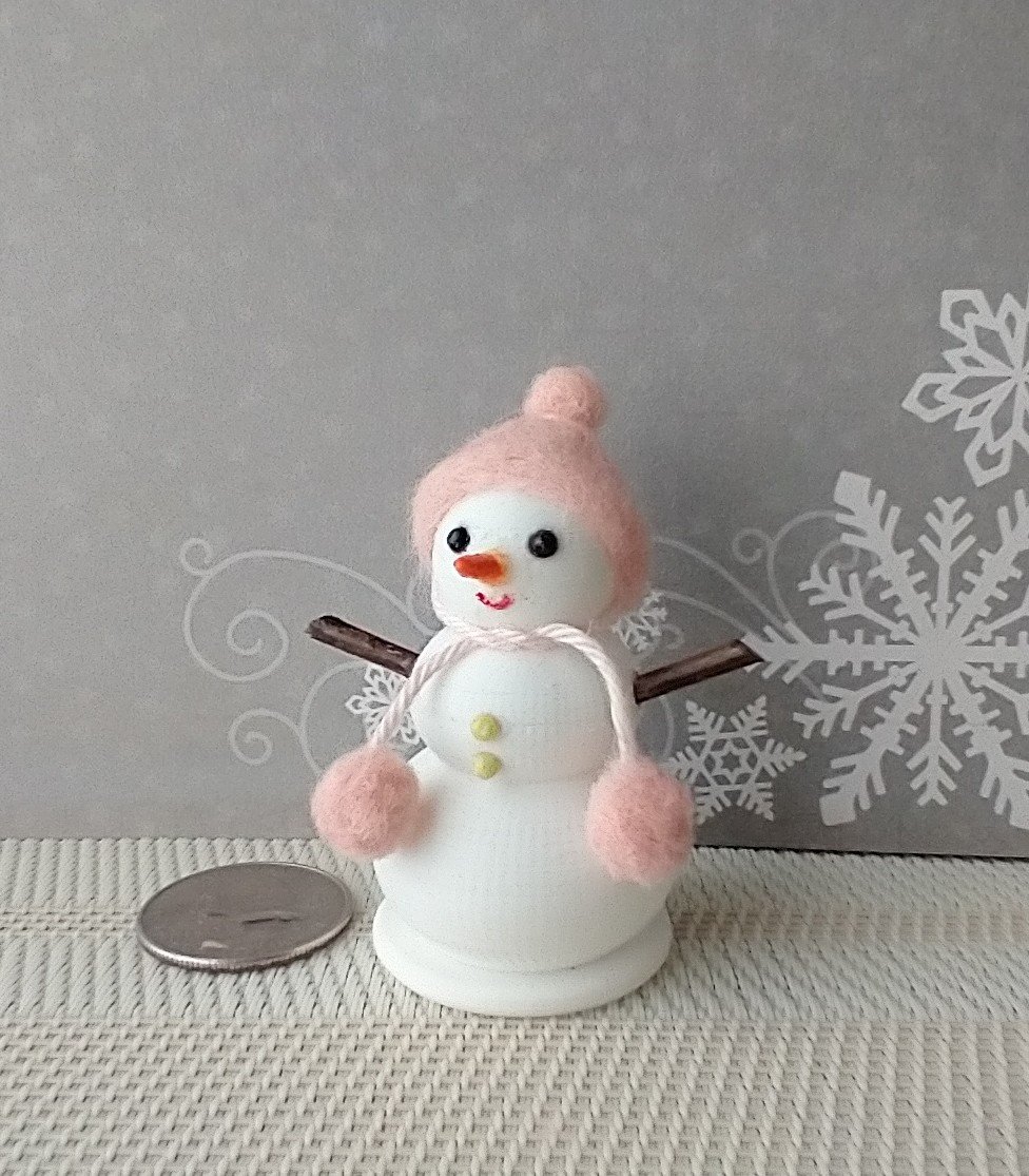 1:12 Dollhouse miniature light up snow girl with needle felted pink wool hat and pom-pom Battery operated holiday decor REF Pink hat