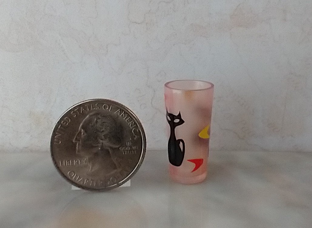1:6 Play scale dollhouse miniature MCM themed tumbler with atomic cat and boomerang decals REF Pink