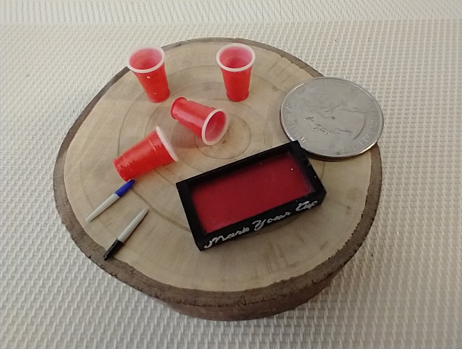 1:12 scale acrylic party cold drink cup holder with two faux Sharpie markers and four cold drink cups REF Crimson red