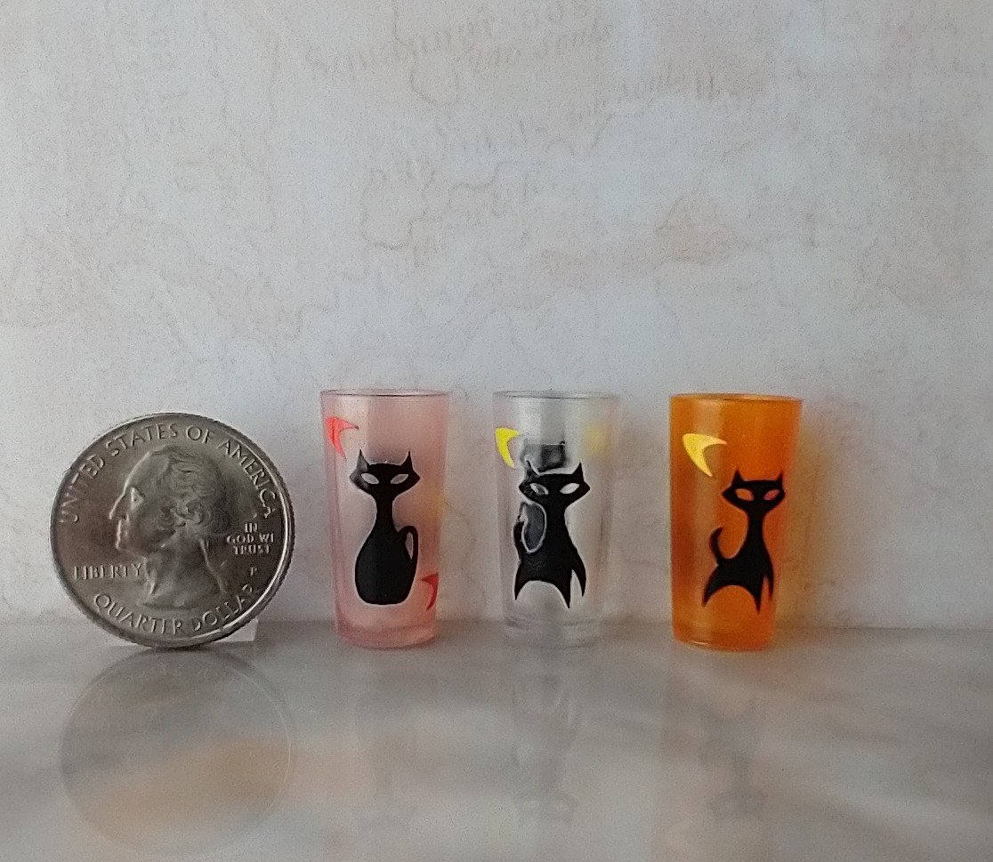 1:6 Play scale dollhouse miniature MCM themed tumbler with atomic cat and boomerang decals REF Orange