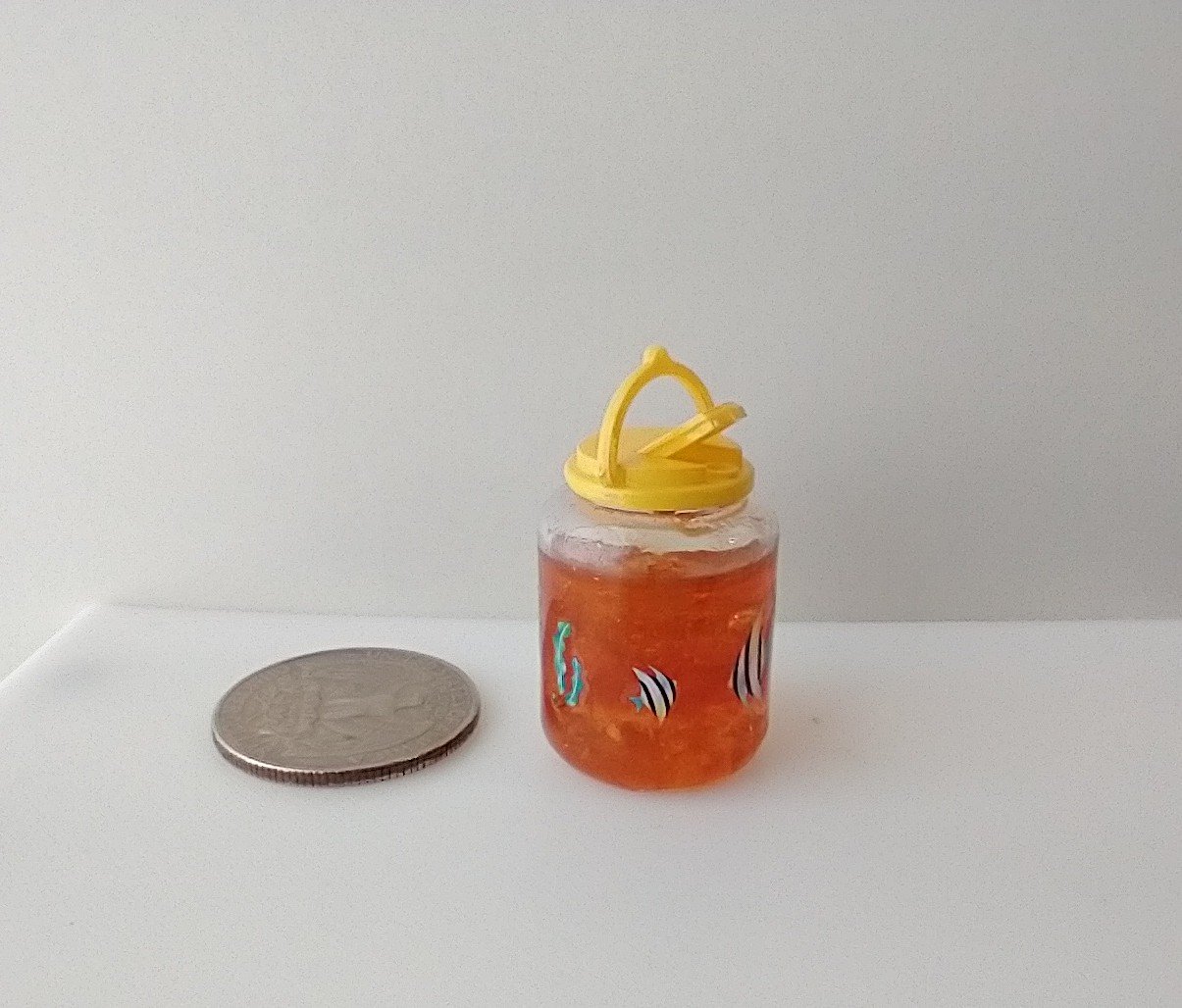 1:12 Dollhouse miniature large tea jar filled with faux tea and ice cubes REF Yellow lidded
