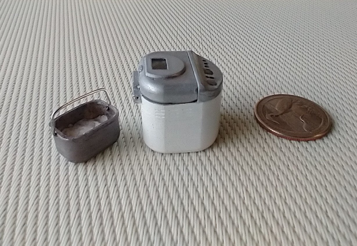 1:12 Dollhouse miniature bread maker Home bread machine with hinged lid and removable bread ban