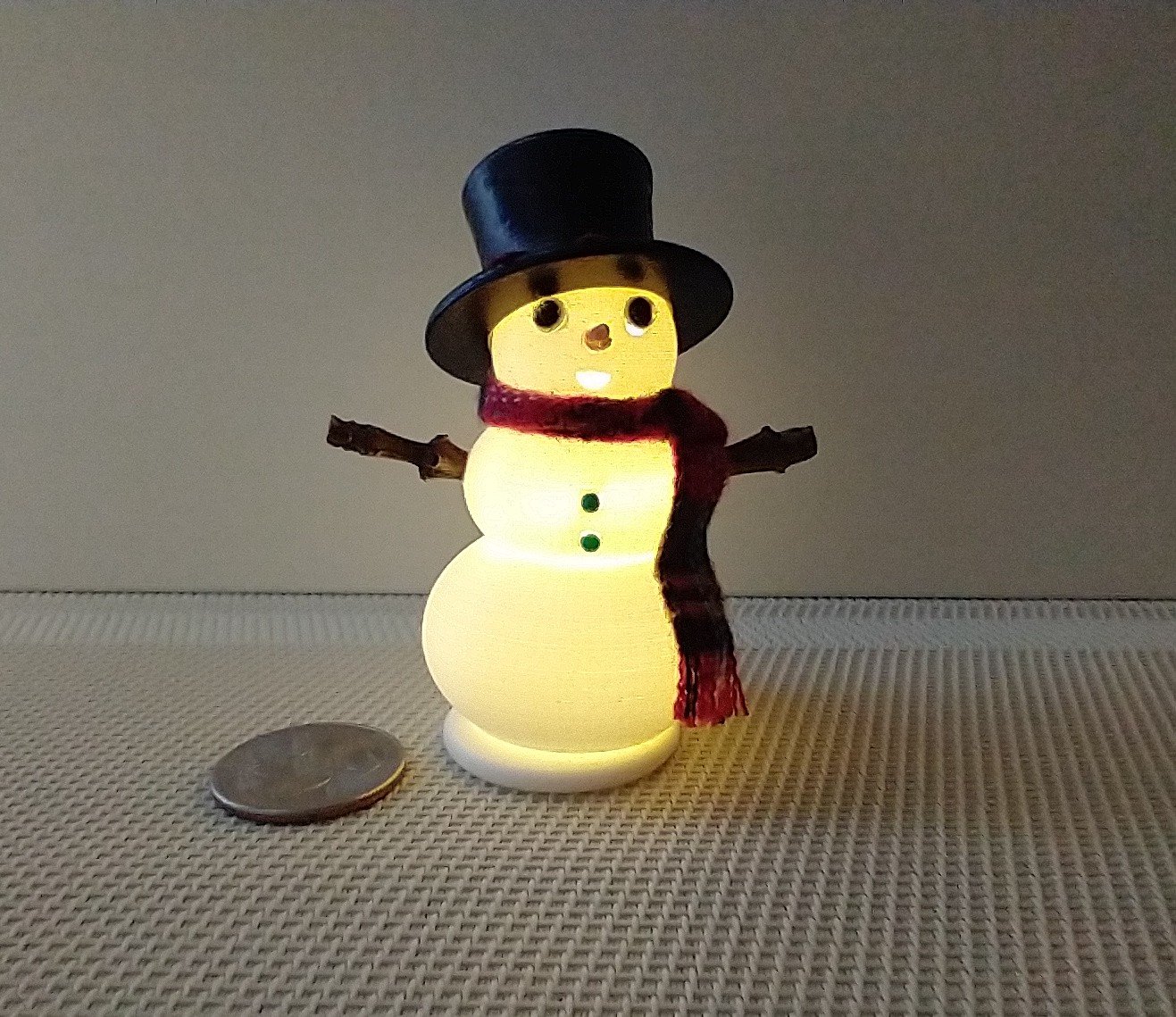 1:12 Dollhouse miniature light up snowman with removable hat Battery operated holiday decor REF Plaid scarf