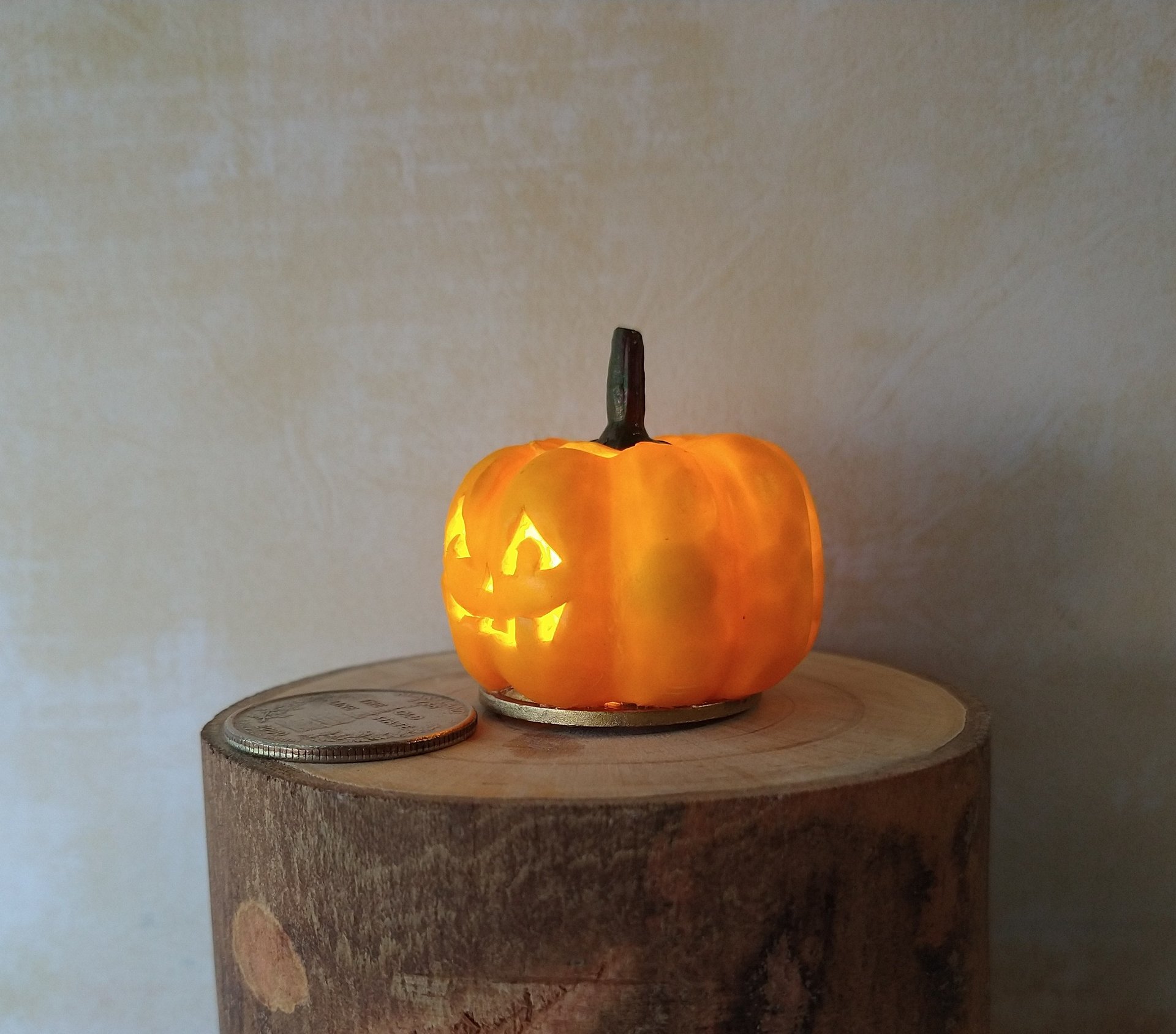 Battery operated miniature light up Jack-O-Lantern Pumpkin LED light for Halloween No external wires REF Triangle eyes
