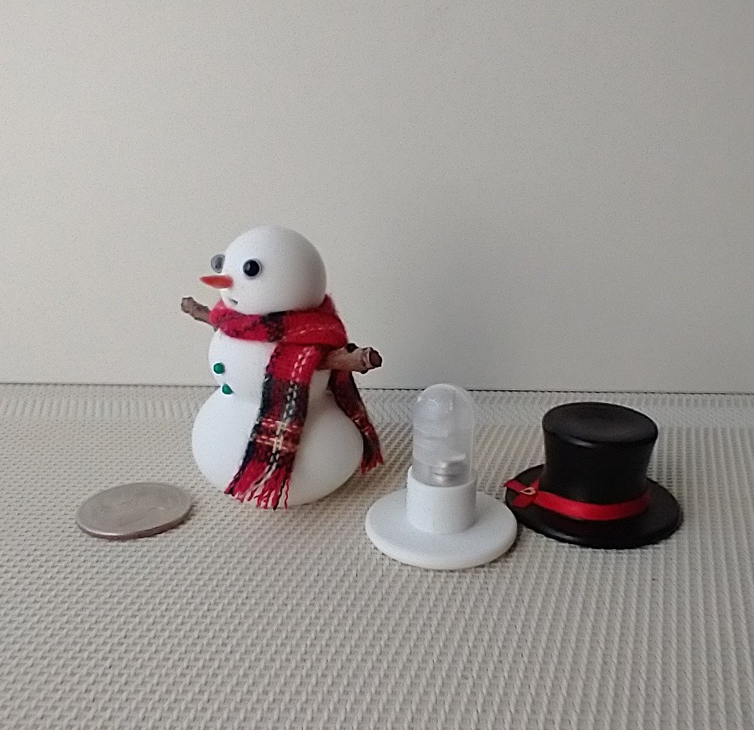 1:12 Dollhouse miniature light up snowman with removable hat Battery operated holiday decor REF Plaid scarf
